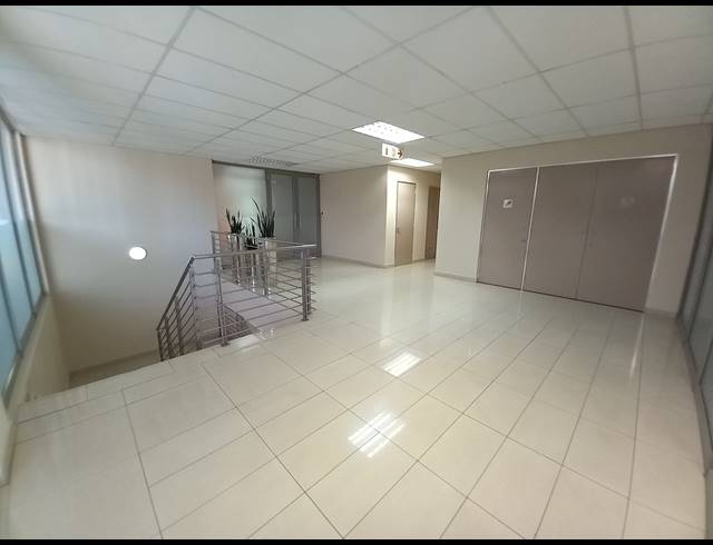 701M² OFFICE TO LET IN BRYANSTON
